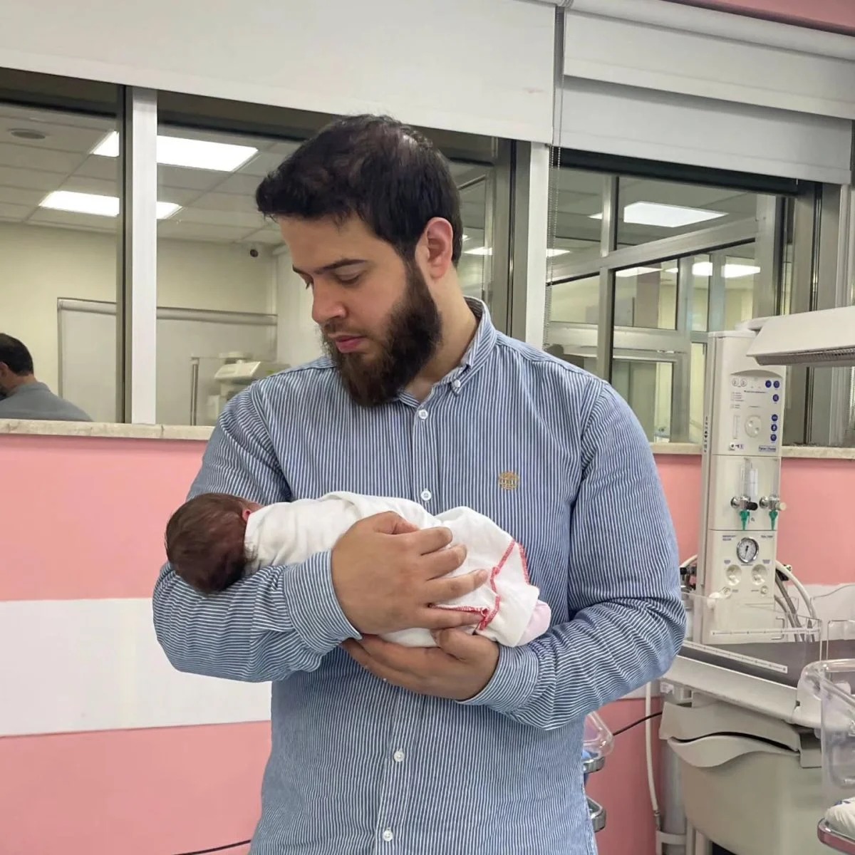 أدهم نابلسي أب للمرة الثانية ..  قصة مسك وماسة وحياته بعيداً عن الفن