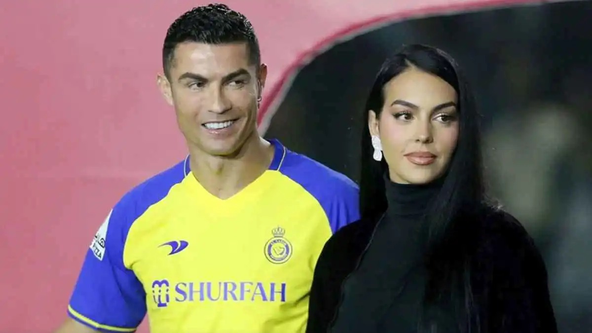 يمنحها 500 ألف دولار شهريًا ..  اتفاقية مثيرة بين كريستيانو رونالدو وجورجينا 