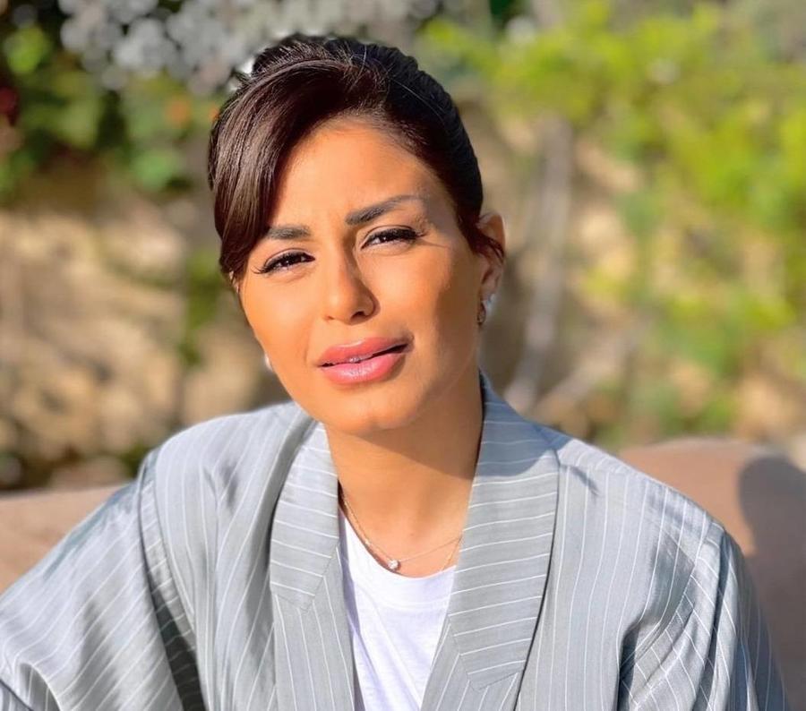 منة فضالي بالحجاب في كواليس "سر السلطان" ..  يعرض في رمضان 2023