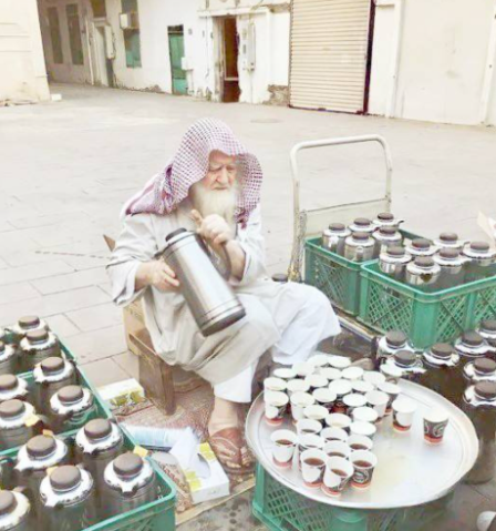 وفاة «أبوالسباع» مستضيف زوار المسجد النبوي بالقهوة والشاي
