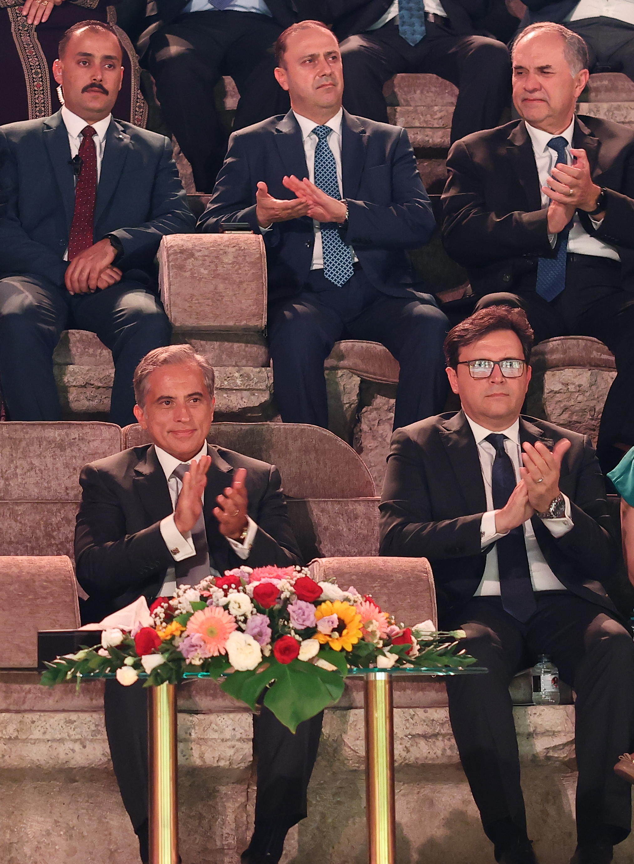 مندوبا عن الملك ..  رئيس الوزراء يوقد شعلة مهرجان جرش للثقافة والفنون الــ 39