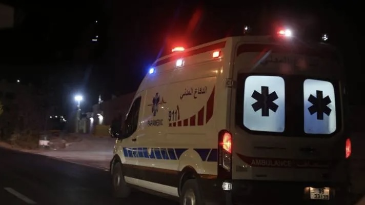 إصابة 6 أشخاص بحادث تصادم على شارع البترا