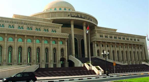 الشارقة: لمس يدها فاتهمته بهتك العرض