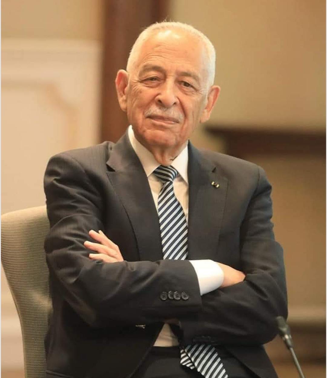العيسوي ينقل تمنيات  الملك وولي العهد بالشفاء للعين ناصر اللوزي