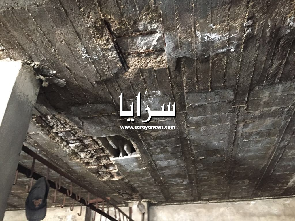 بالصور والوثائق ..  عمارة شُيدت منذ السبعينيات في وادي الرمم مهددة بالإنهيار ..  والمستأجرون يرفضون اخلائها
