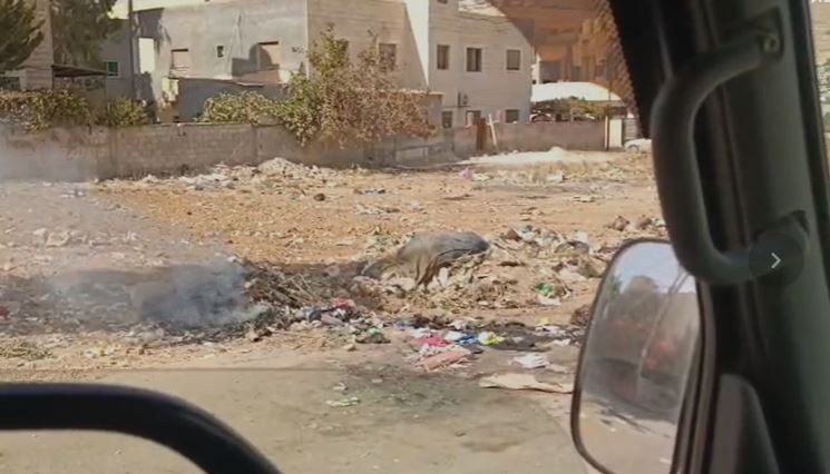 أهالي منطقة "عين الباشا" يشكون من حرق النفايات ويحذرون من تداعياتها على مرضى الجهاز التنفسي - فيديو