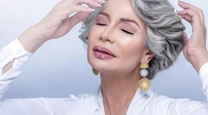 بالصور و الفيديو  ..  عاصفة من التعاطف مع سوسن بدر بعد "تنمّر" أحد متابعيها و تمنّيه الموت لها بعد "حاتم علي"