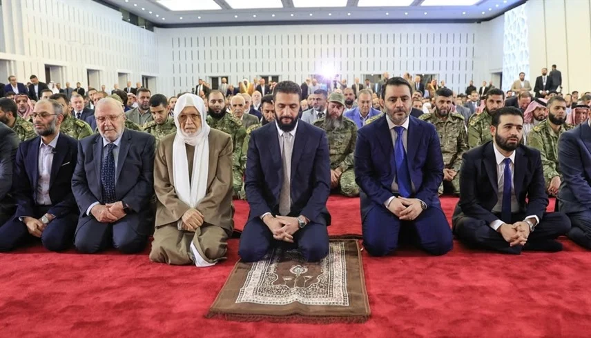 فيديو ..  الشرع يؤدي صلاة عيد الأضحى بقصر الشعب بدمشق للمرة الأولى