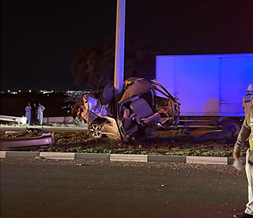 وفاة شاب مواطن في حادث انشطار مركبة لنصفين في الفجيرة - الامارات