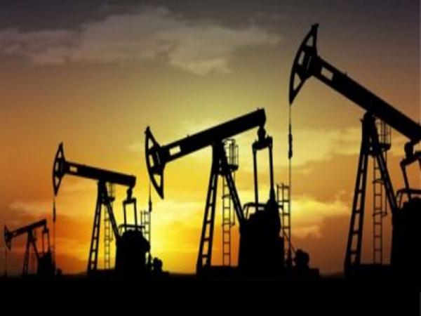 أوبك+ تدرس تمديد تخفيضات إنتاج النفط في نيسان
