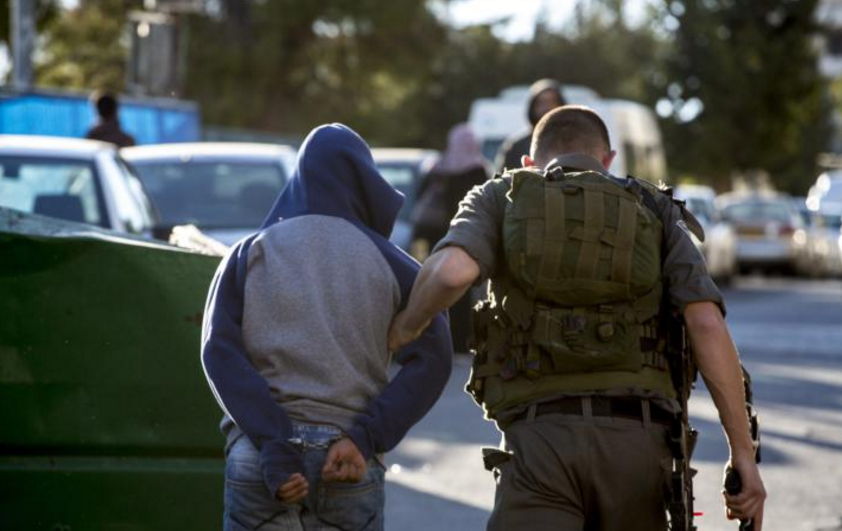 الاحتلال يعتقل فتى من نحالين غرب بيت لحم