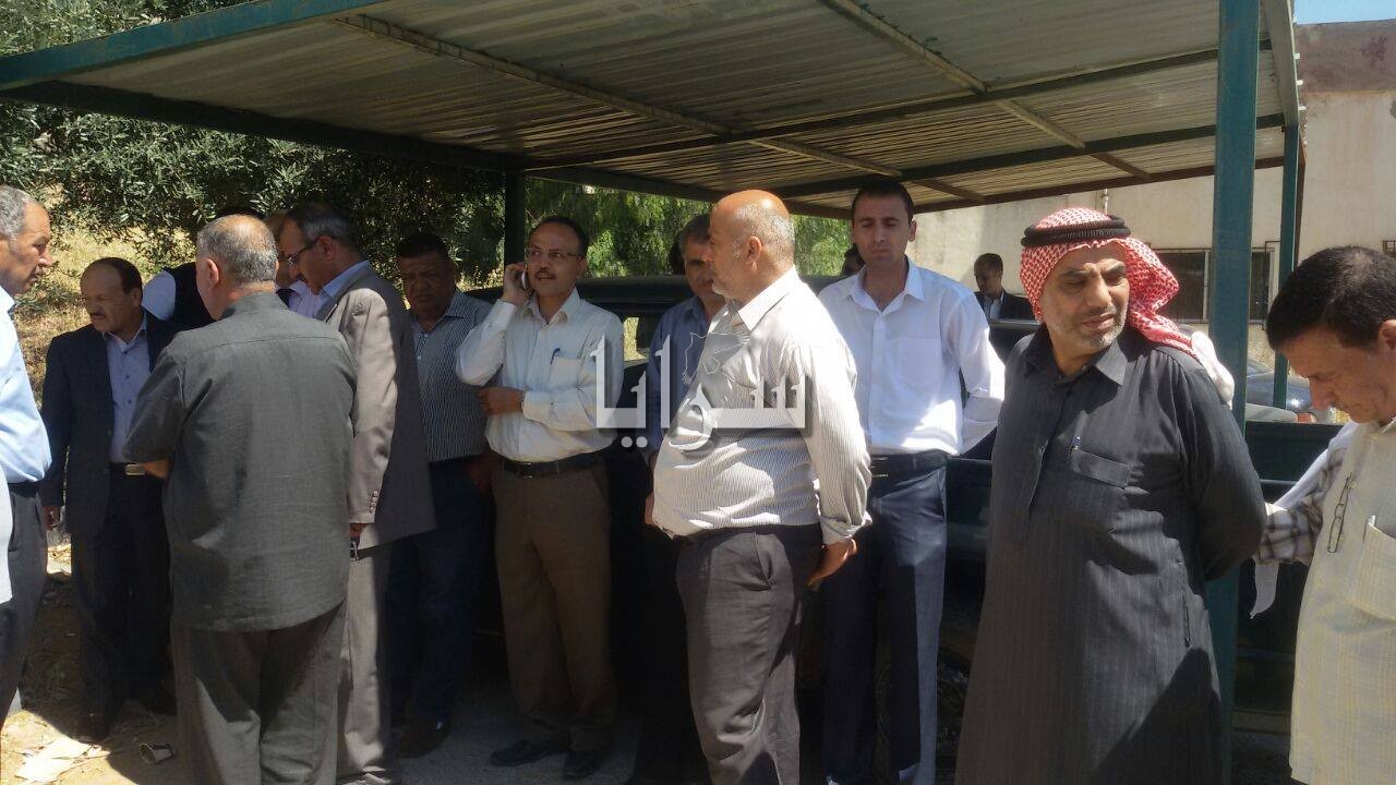 بالوثيقة و الصور ..  أهالي ايدون يغلقون مبنى منطقة ايدون احتجاجاً على نقص الخدمات