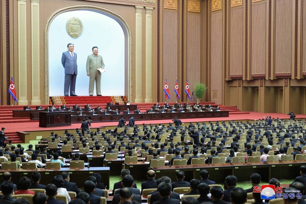 كيم جونغ أون يقرّ قانوناً يعتبر كوريا الشمالية قوة نووية