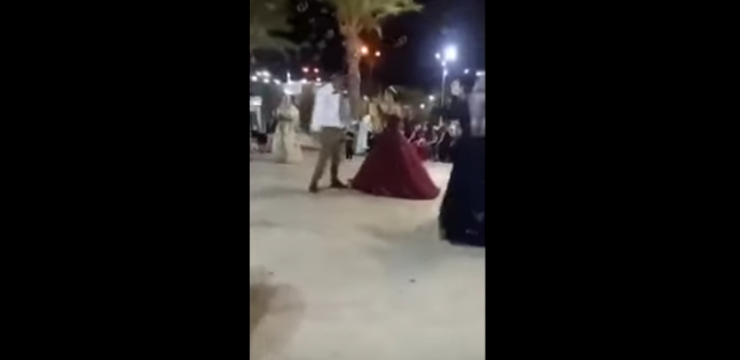 بالفيديو ..  عريس يتشاجر مع عروسته ويتركها وسط حفل الزفاف!