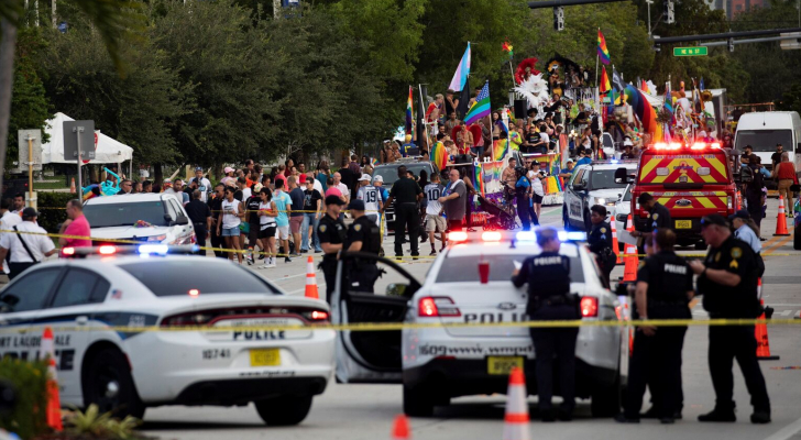 شاحنة تصطدم مشاركين بمسيرة للمثليين في فلوريدا