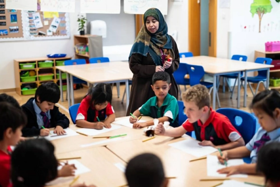 مواعيد الدراسة والإجازات في المدارس الخاصة بدبي للعام الدراسي 2026 - 2027