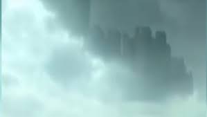 بالفيديو  ..  ظهور ناطحات سحاب بين الغيوم في مدينة صينية