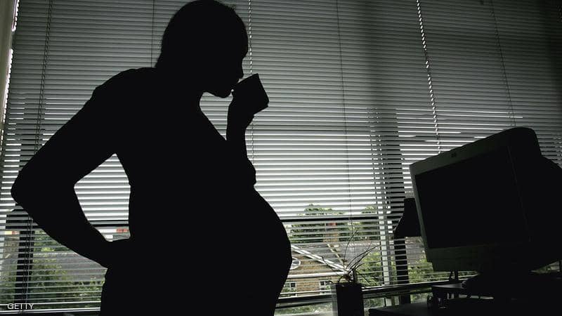 "معجزة" ..  أم تضع توأمين بينهما 11 أسبوعا