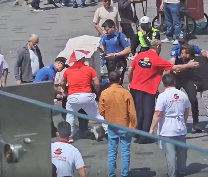 ضجة واسعة ..  اعتداء أصحاب محلات بتركيا على سائح عربي  