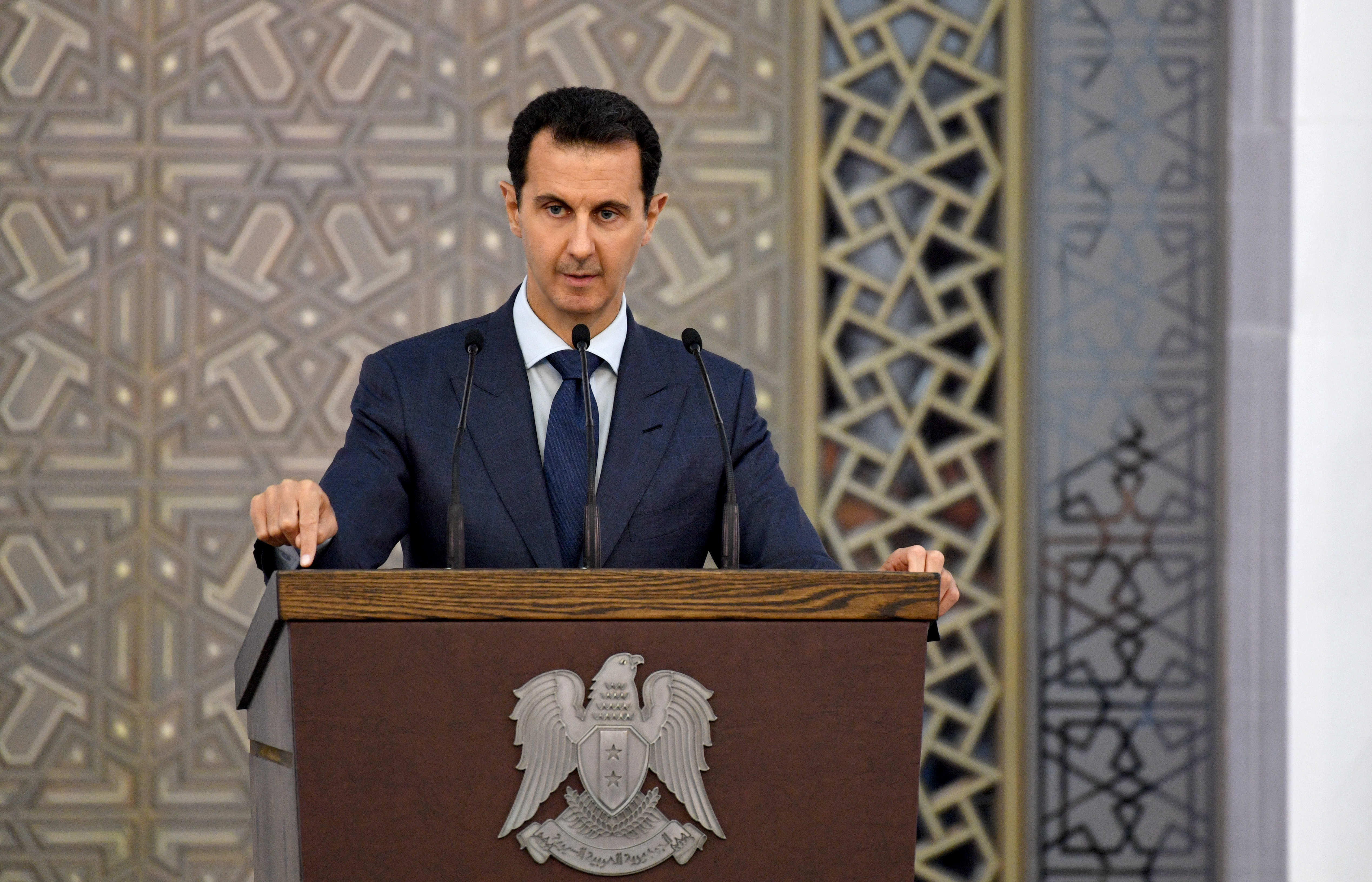  مرسوم جديد من الاسد يقضي بتعديل قانون لتحديد الرسوم القنصلية على السوريين المقيمين في الخارج 