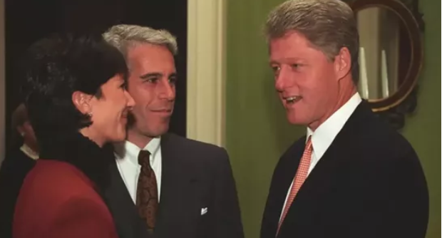 ملفات إبستين تُحرج العائلة الملكية ببريطانيا ..  رسالة إلكترونية من الأمير أندرو للملياردير المدان: أريد أن أكون حيوانك الأليف