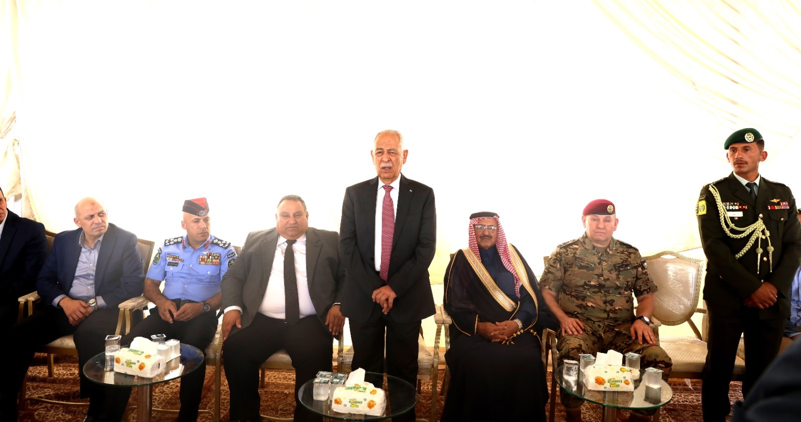 جلالة الملك وولي العهد ينتدبان رئيس الديوان الملكي لتقديم واجب العزاء بوفاة الفريق عواد الخالدي