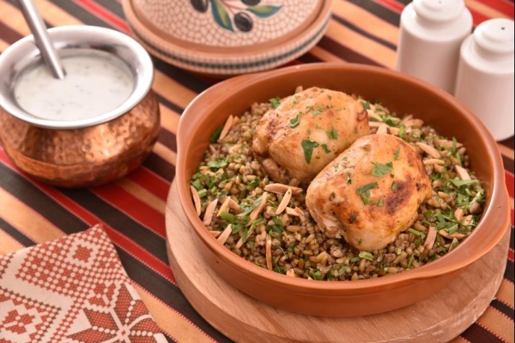 فريكة دجاج باللوز