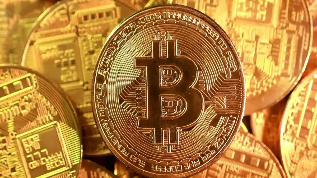 انتعاش "البيتكوين" يتحول إلى "نافذة خروج" للمستثمرين 