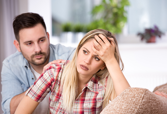 زوجتي تكره أهلي وتعاملهم معاملة سيئة ..  ماذا أفعل؟