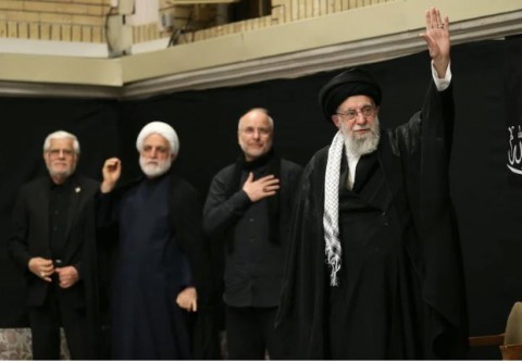 لماذا اختار الخامنئي “الظهور علنًا” بعد اختفاء “ثلاثة أسابيع”؟ ..  وكيف جمع بين “الحسين” و”الخميني”؟ 