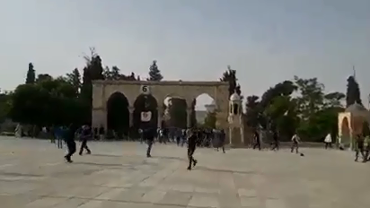 بالفيديو ..  مقدسية تصرخ "وا إسلاماه" بعد اقتحام الإحتلال للأقصى 