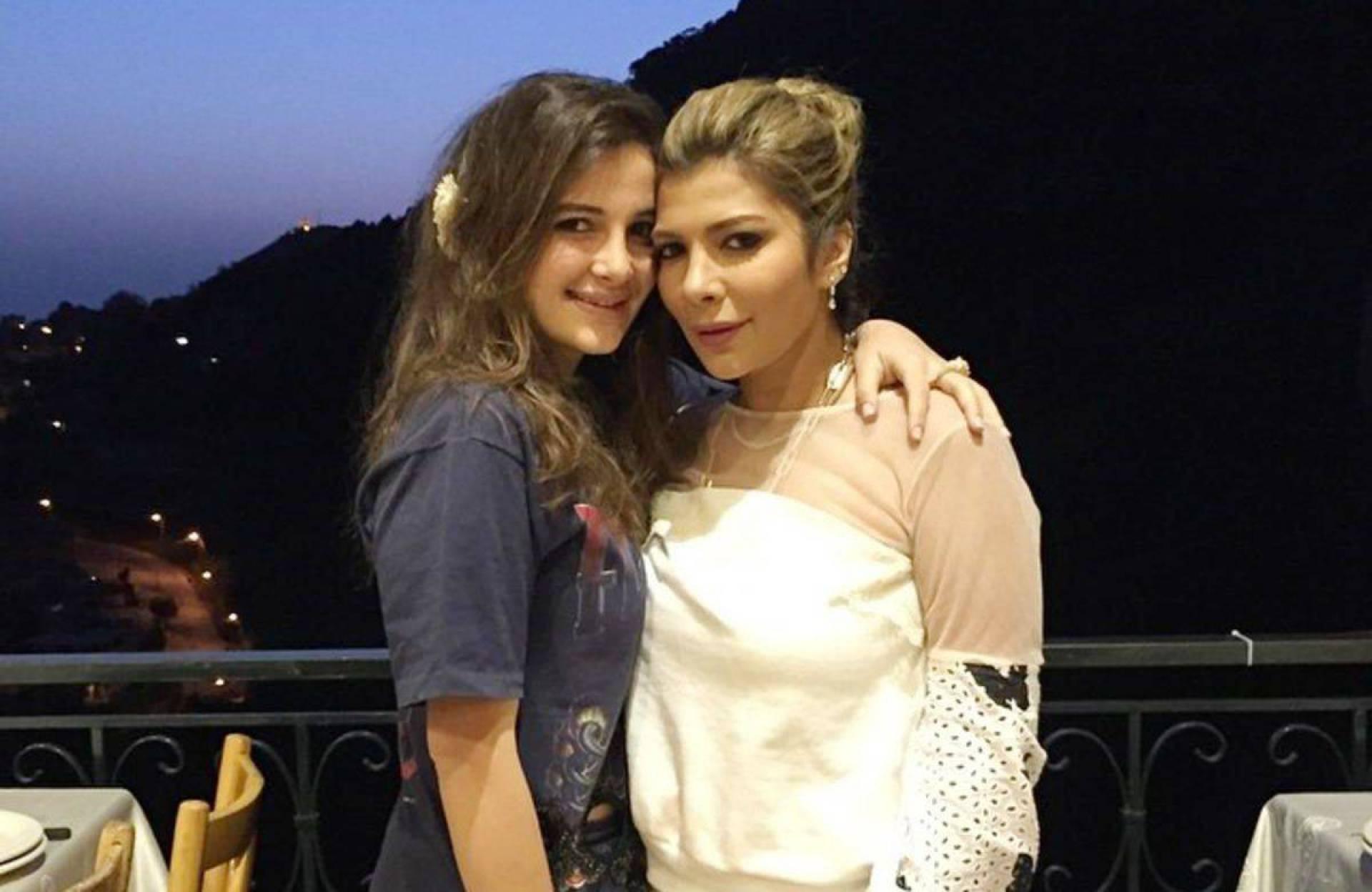 بالفيديو  ..  أصالة نصري تحرج إبنتها في بث مباشر وتصرخ عليها أمام الجميع