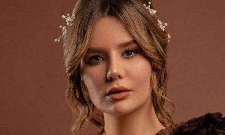 الممثلة الجزائرية أميرة شرابي تفاجئ جمهورها بارتداء الحجاب