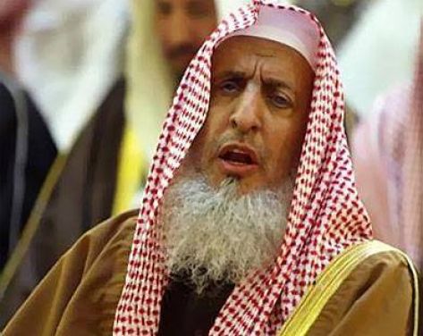 مفتي السعودية يدعو لعدم إشغال المصلين بالسياسة