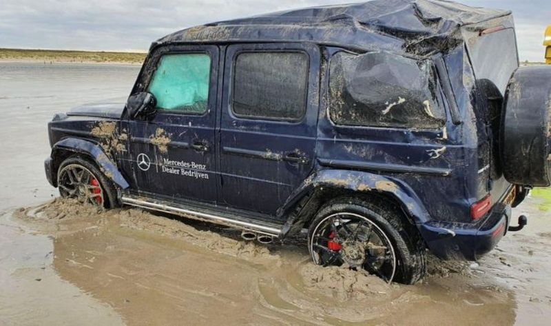 صور وفيديو   ..  مرسيدس AMG G63 تنقلب عدة مرات على الشاطئ. للتفاصيل