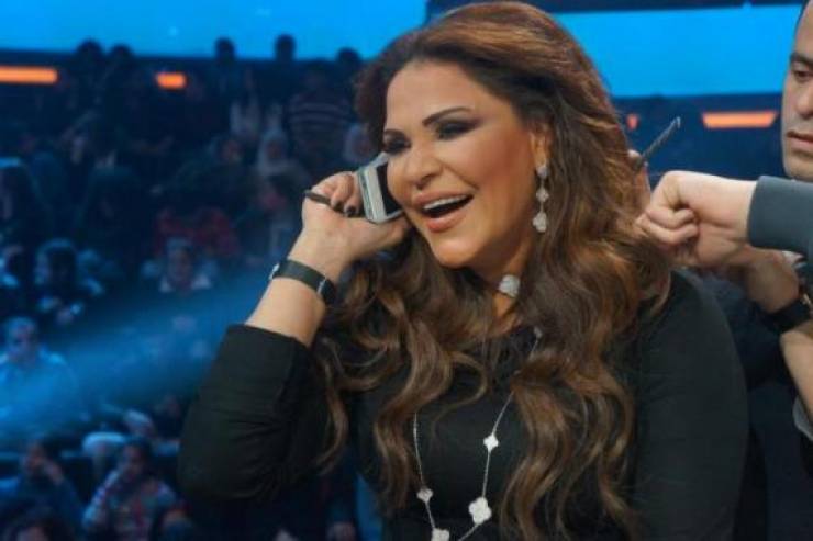بالصور ..   الفنانة أحلام تُثير ضجة واسعة بعد ظهورها بملابس النوم!