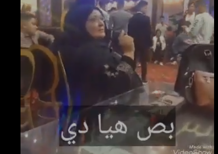 شاهدوا  ..  فيديو "طريف" لأم تختار عروس لابنها في حفل زفاف يُحقق ملايين المشاهدات  ..  تعرفوا على الحكاية كاملة