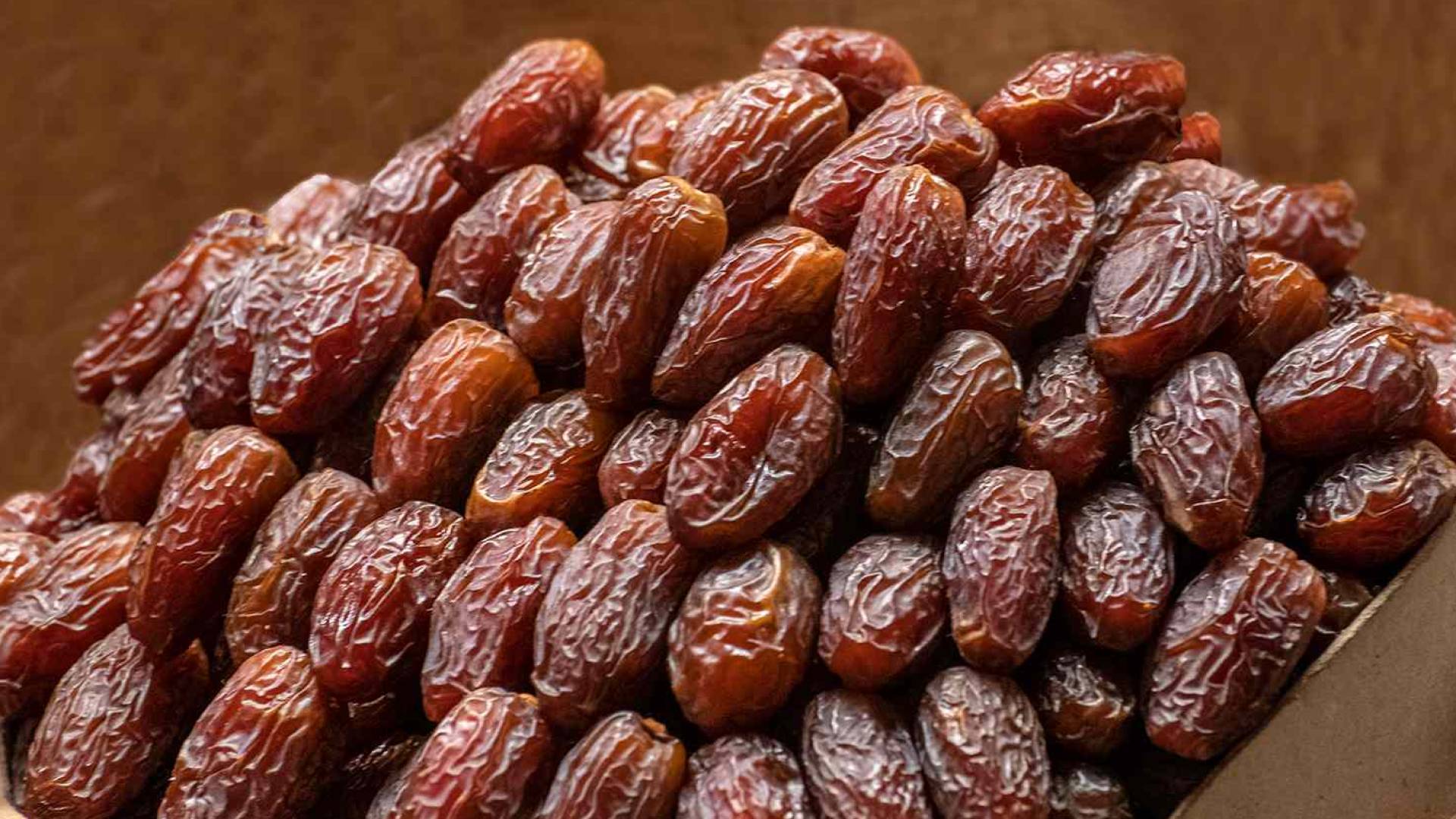 "الغذاء والدواء" تغلق مصنع تمور غير مرخص