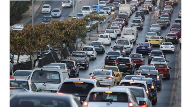 حركة مرورية نشطة وحوادث وأعمال صيانة تؤثر على عدد من الطرق