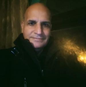 القربة مخزوقه والعالم بغلي