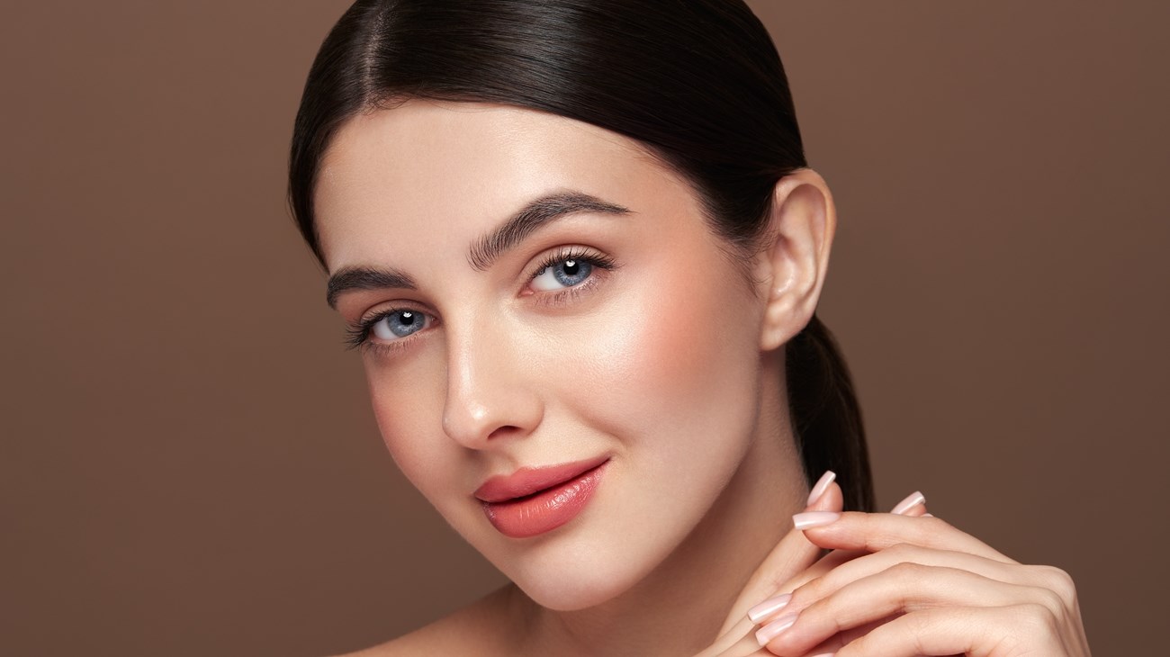 «البوتوكس» أم «النوتوكس» ..  أيّ مسار تختارين لجمالكِ المستدام؟