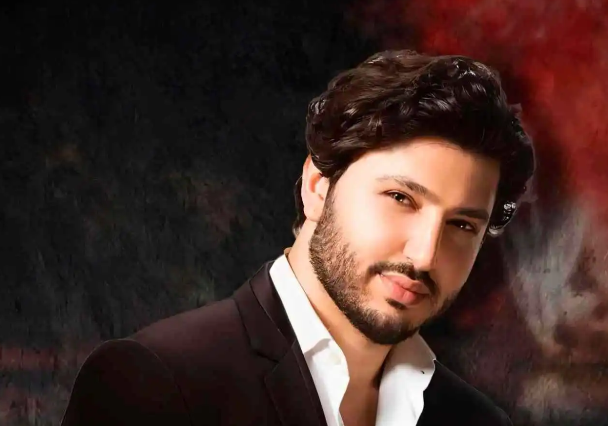 من المستشفى إلى المسرح ..  عودة محمد فضل شاكر للغناء بعد أزمة صحية 