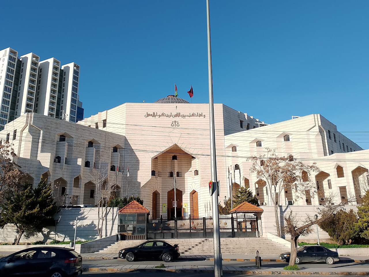 جنايات عمّان تواصل محاكمة ثلاثينية متهمة بقتل توأمها الرضيعين بعد ساعات من ولادتهما