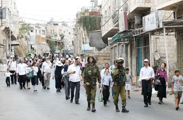 مستوطنون يغلقون الطريق 60 المؤدي لمدينة الخليل