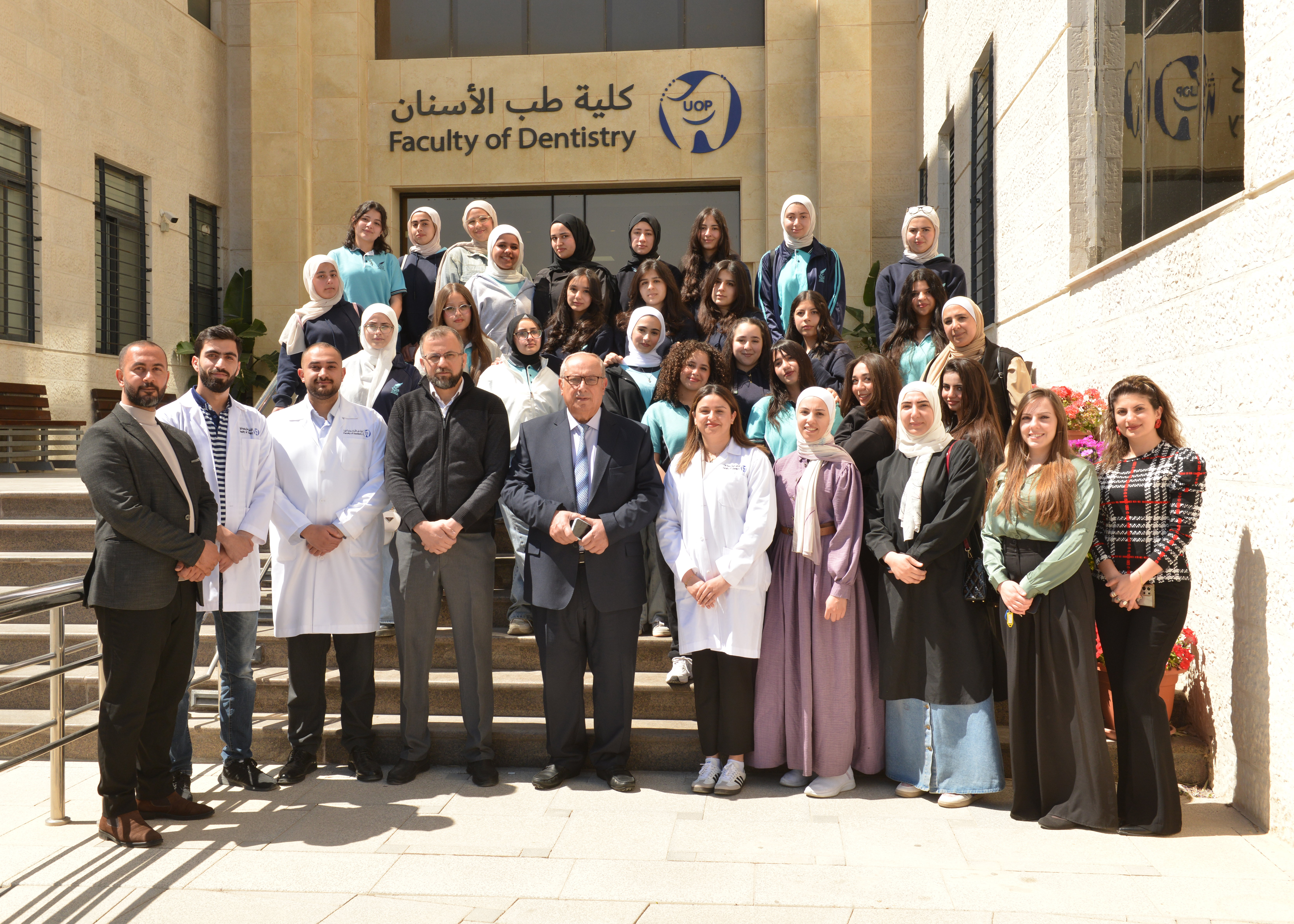 وفد طلابي من أكاديمية تزكية يزور جامعة البترا