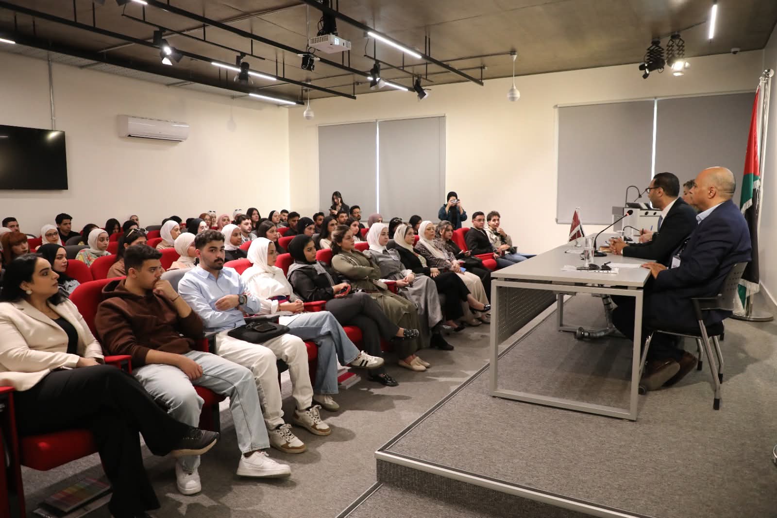 إعلام الشرق الأوسط ترحّب بطلبتها المستجدين في لقاء تعريفي يعزّز قيم الإبداع والريادة والانتماء الأكاديمي