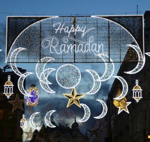 "زينة رمضان" تضيء شوارع لندن للمرة الأولى