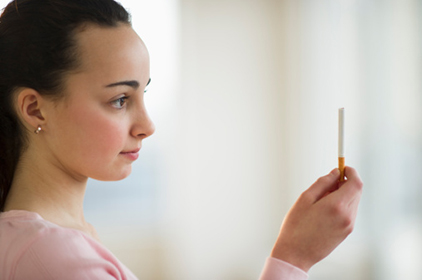 انا بحب الدخان واهلي ما بيرضو ادخن لاني بنت