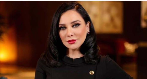 سلاف فواخرجي تردّ على الاتهامات: “كنت صادقة أكثر من الأحرار”