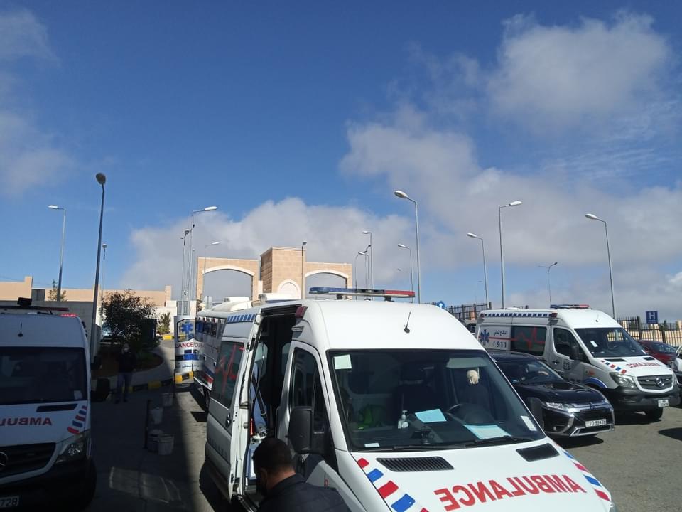 مدير مستشفى السلط لـ"سرايا": خلل فني تسبب في انقطاع الأكسجين والدفاع المدني زودنا بالأسطوانات  ..  صور 